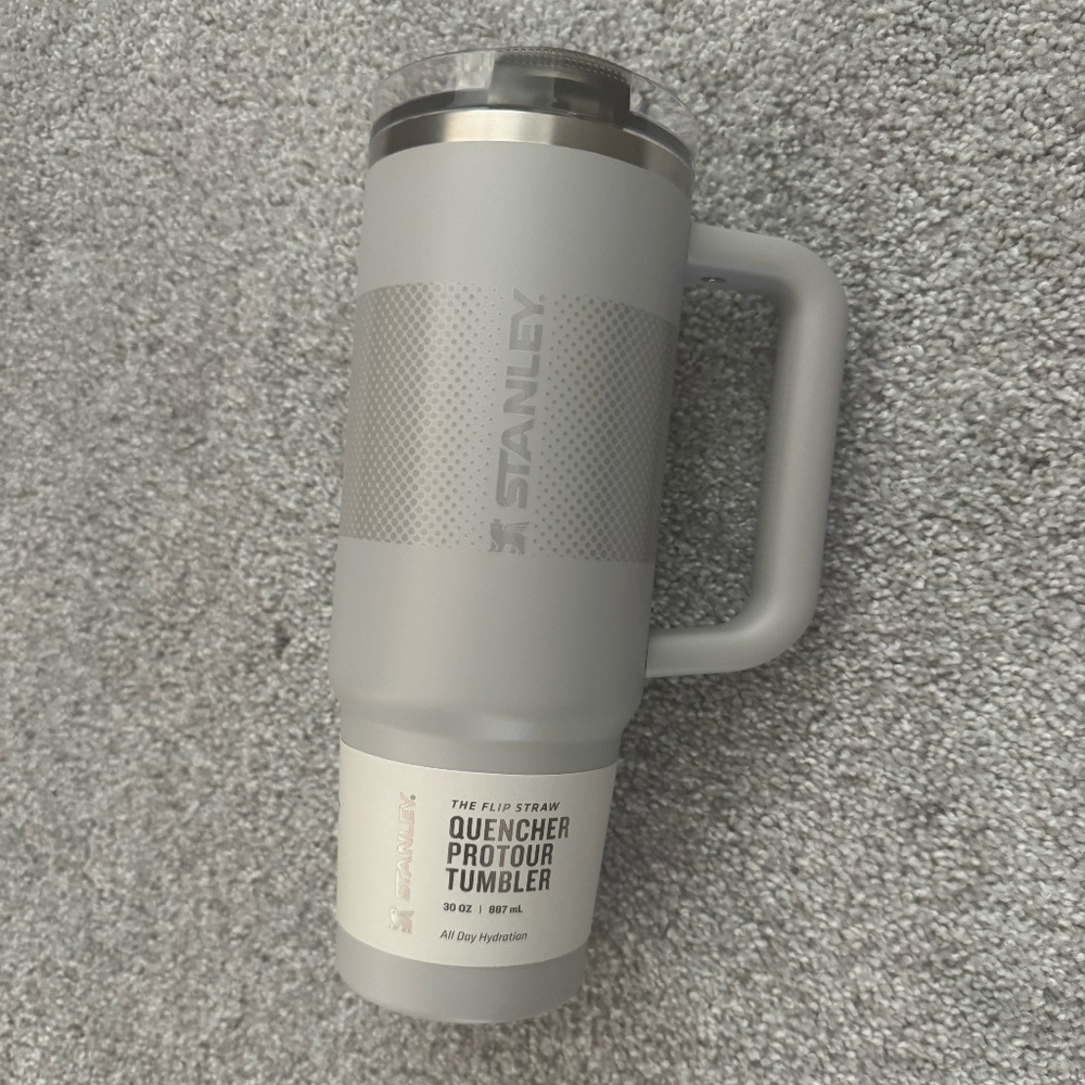 Stanley Flip straw Quencher Protour Tumbler 30 oz - Picture 2 of 3